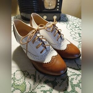 Womans Vintage Inspired Brown/White Oxford Shoes Size 11